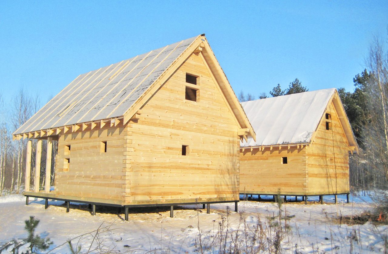 Когда лучше начинать строительство деревянного дома